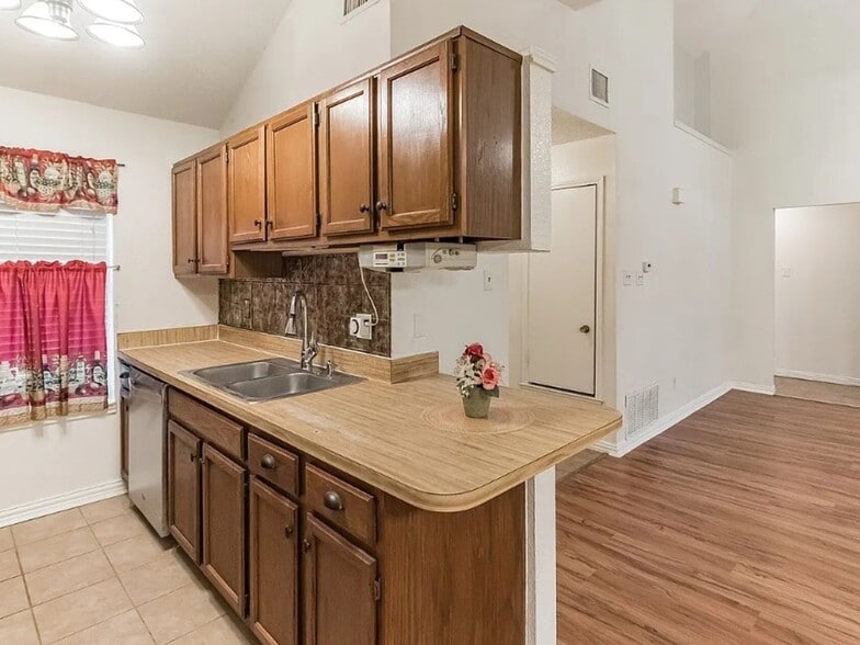 Building Photo - 4118 Cochise Dr