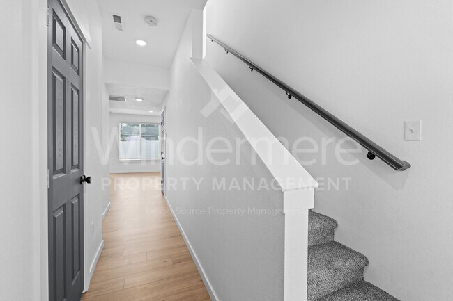 Building Photo - 12805 N Jaydee Ln