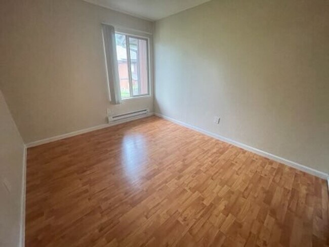Building Photo - 38627 Cherr Ln #38 With 3 Bedrooms and 2 bathrooms.