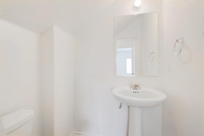 Building Photo - 323 Mineral Springs Dr
