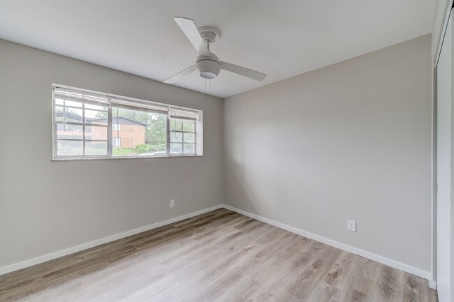 Building Photo - Updated 2 Bedroom Condo with a Move-In Spe...