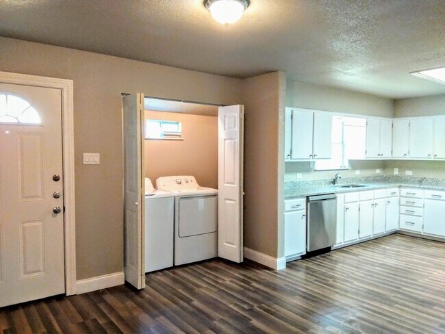Building Photo - *COMING SOON* Charming 3BR/2BA Home with Covered Porch & Stainless Steel Appliances!