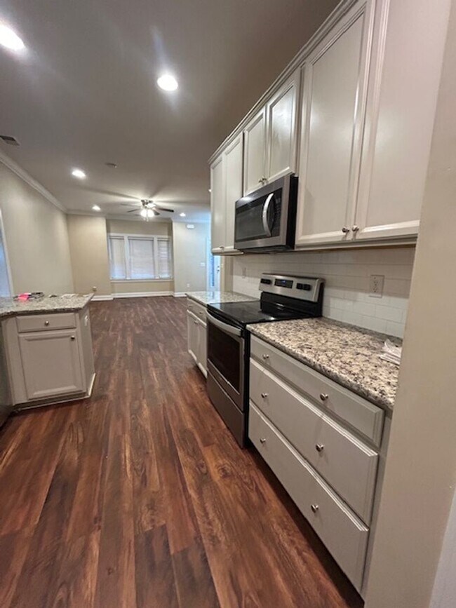 Building Photo - Beautiful 3bed, 2bath Home in Park Circle