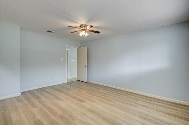 Building Photo - 11427 Newbrook Dr