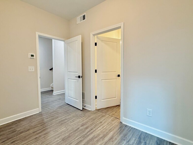 Building Photo - 2587 Ocean Dr NW