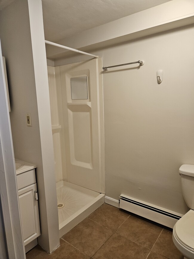Bathroom - 64 Saville St