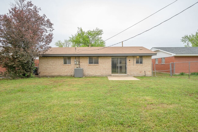 Building Photo - 1401 SW 60th St