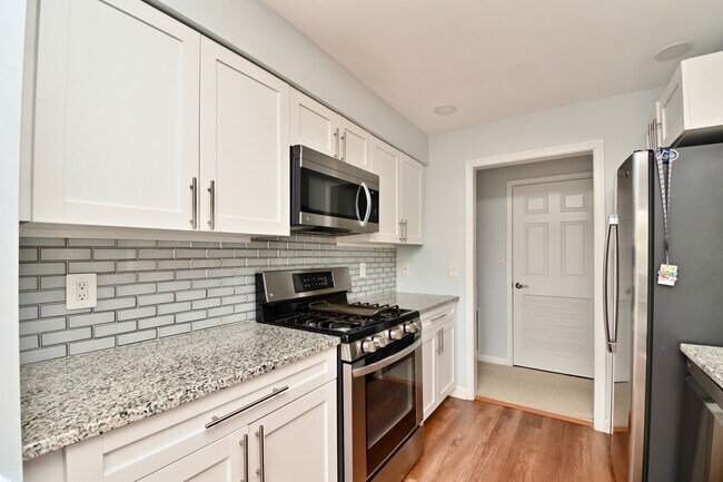 Building Photo - 10998 Koman Cir