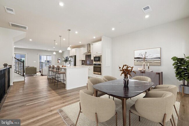 Building Photo - 2528 VERONA Pl