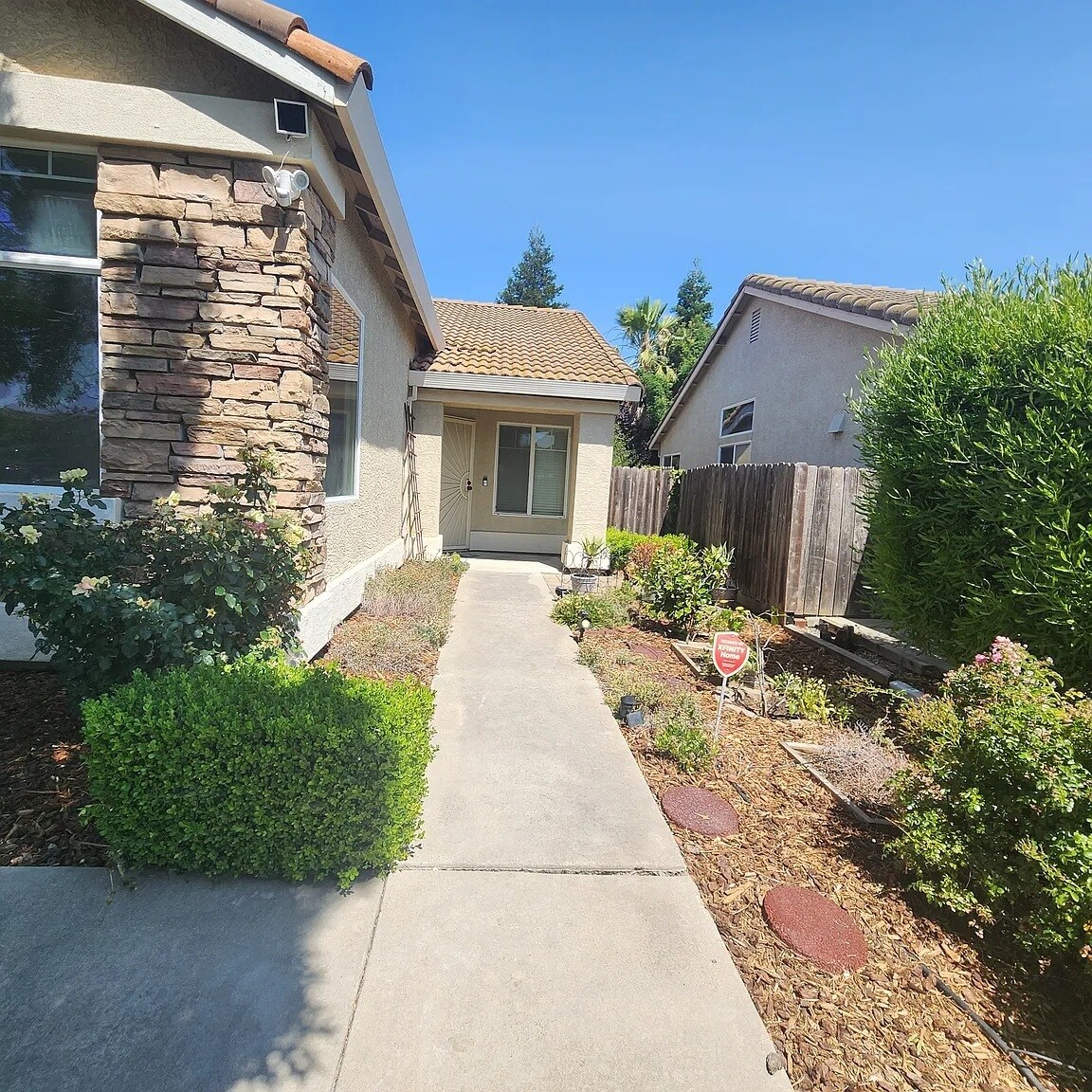 Building Photo - 9919 Tarzo Way