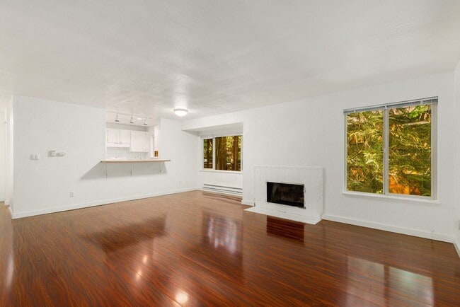 Building Photo - Cozy Redmond 2 Bedroom 2 Bath Condo