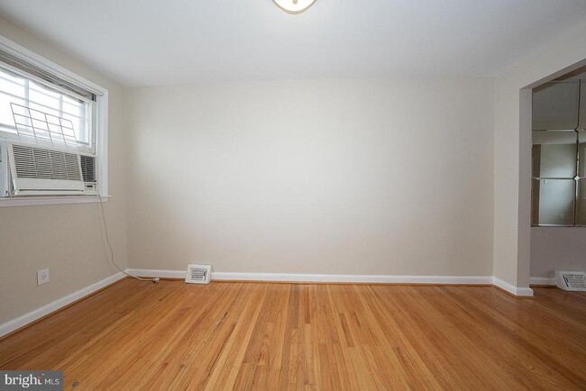 Building Photo - 130 Ivy Ct