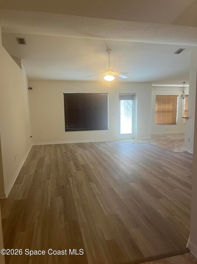 Building Photo - 241 Paquita Cir