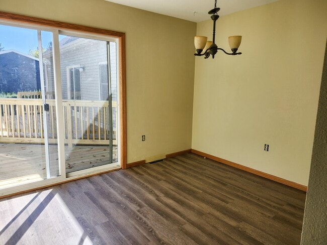 Building Photo - 1323 W Main St