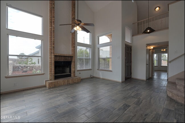 Building Photo - 894 Melville Ln