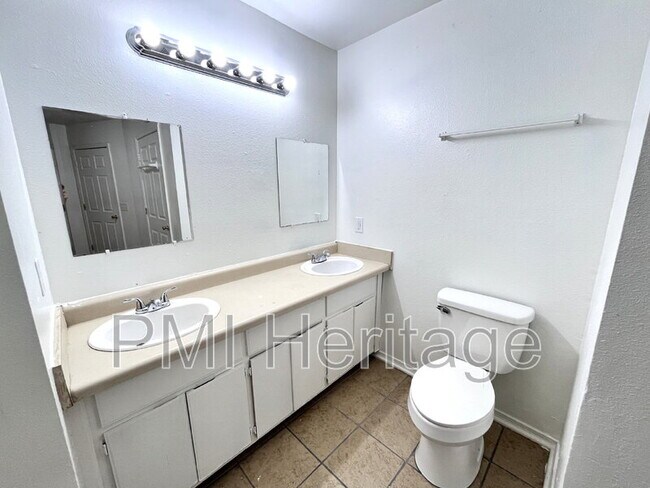 Building Photo - 606 Virginia St