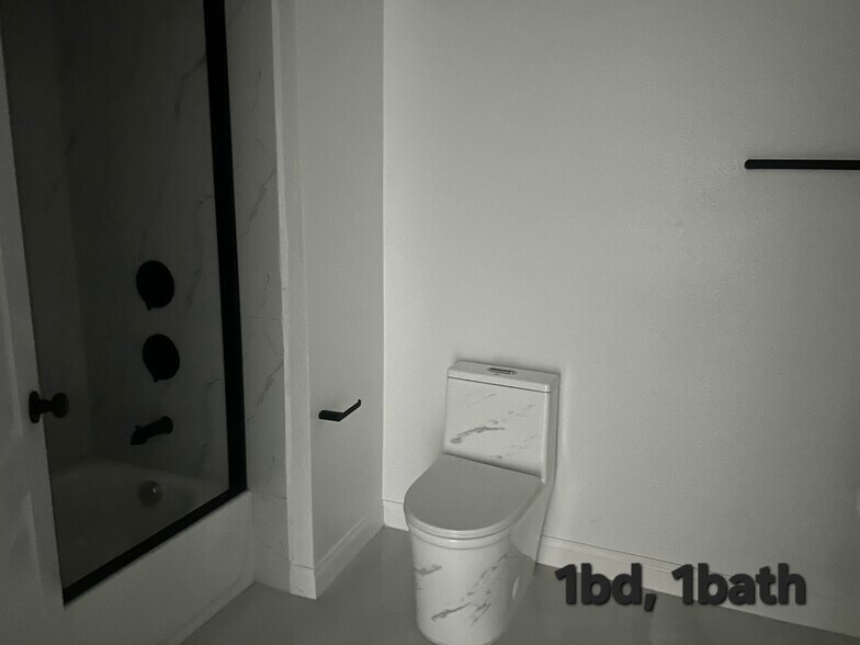 Building Photo - 8153 Banana Ave