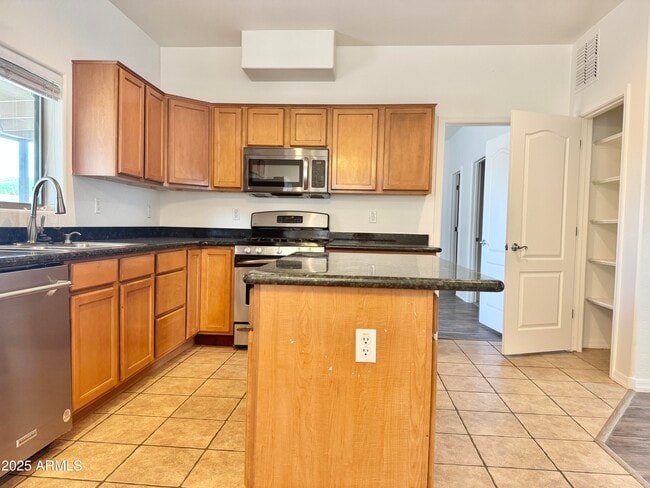 Building Photo - 1838 E Anderson Dr
