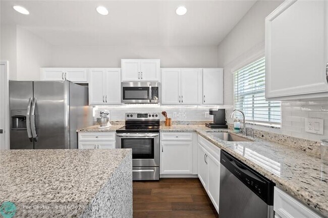 Building Photo - 1109 NW 40th Ter