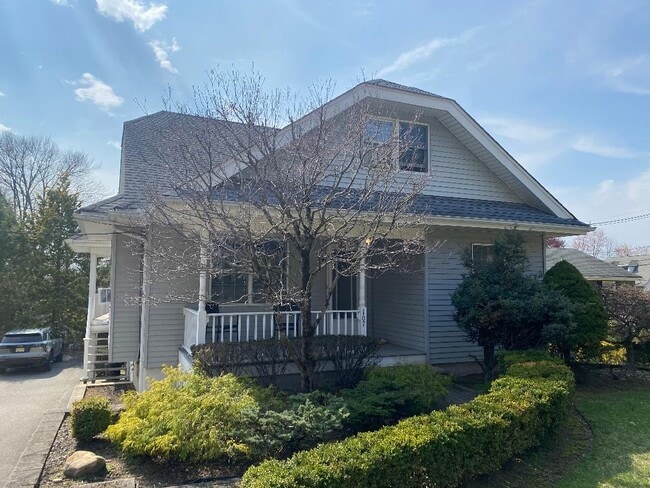 Building Photo - 107 Garside Ave