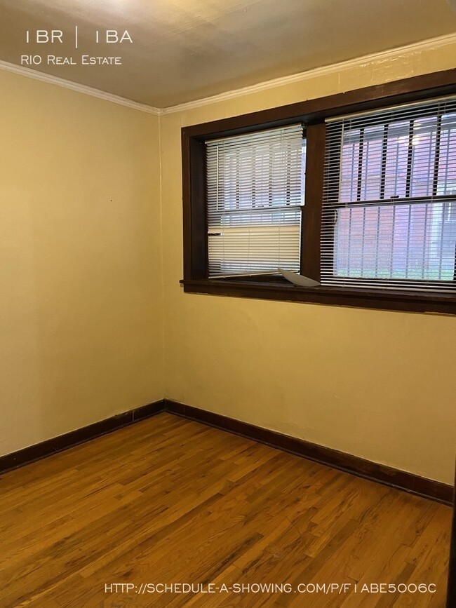 Building Photo - Vintage apartment located in Capitol Hill!