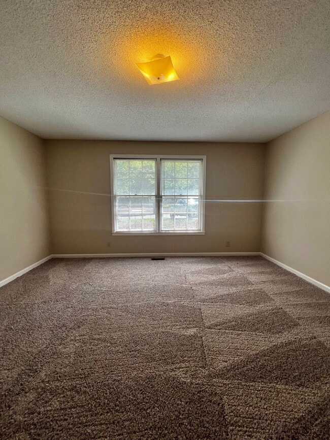 Building Photo - 1803 Palamino Dr