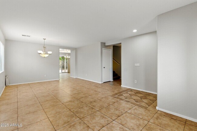 Building Photo - 11546 W Schleifer Dr