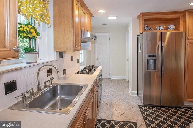 Building Photo - 412 Grange Rd