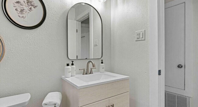 Building Photo - 209 Angelfish Ave.