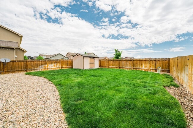 Building Photo - 4 Bed 4 Bath Home in Lorson Ranch!