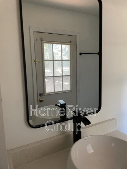 Building Photo - 473 Shiloh Dr