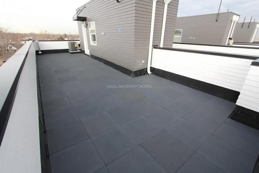 Building Photo - 1919 W 46th Ave