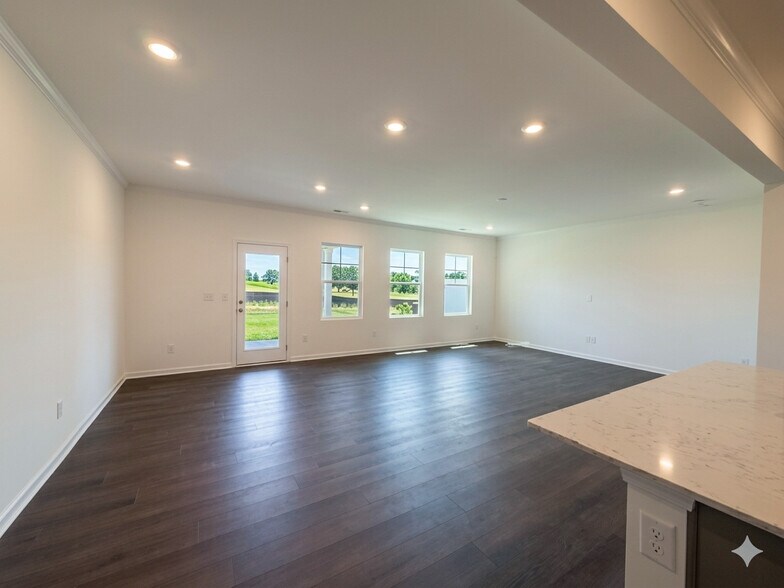 Building Photo - 237 Shingle Oak Rd