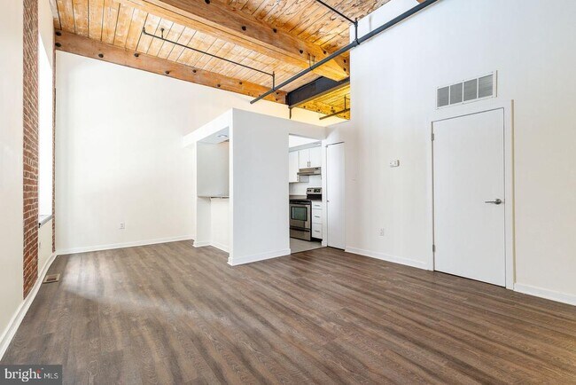 Building Photo - 303 Vine St