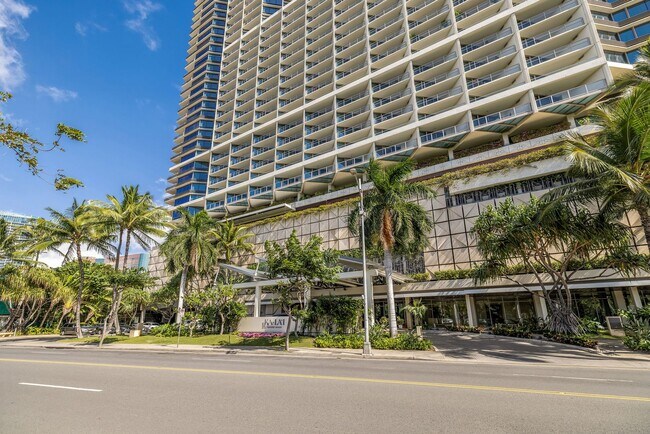 Building Photo - Spacious Waikiki Studio, One Block From Fo...