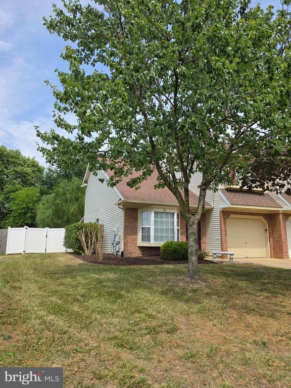 Building Photo - 9 Gristmill Dr
