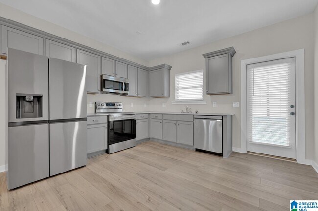 Building Photo - 615 Troubadour Ln