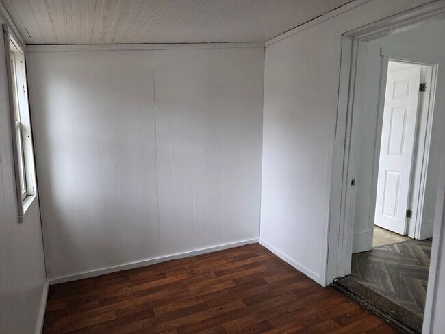 Building Photo - 2-Bedroom, 1-Bathroom Home – $995/Month - Accepting Section 8