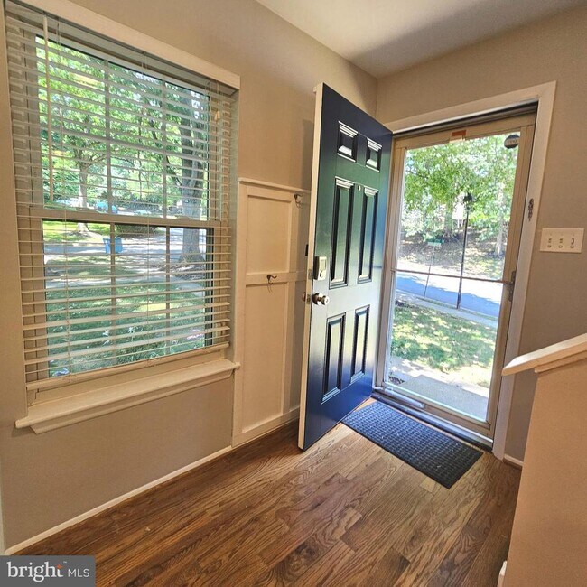 Building Photo - 6430 Shannon Station Ct