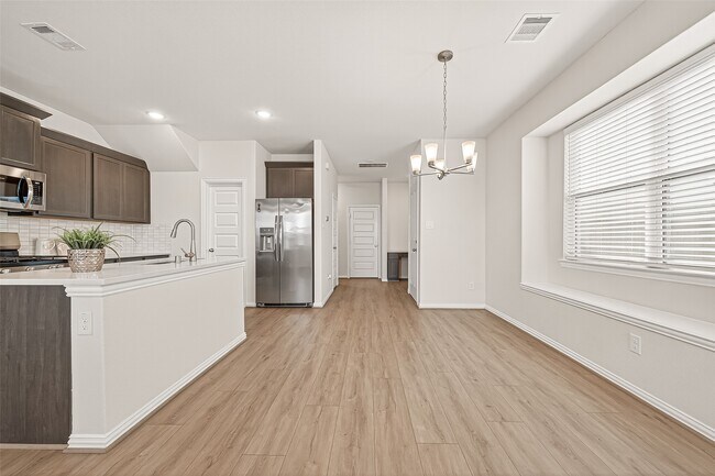 Building Photo - 27922 Western Crk Ct