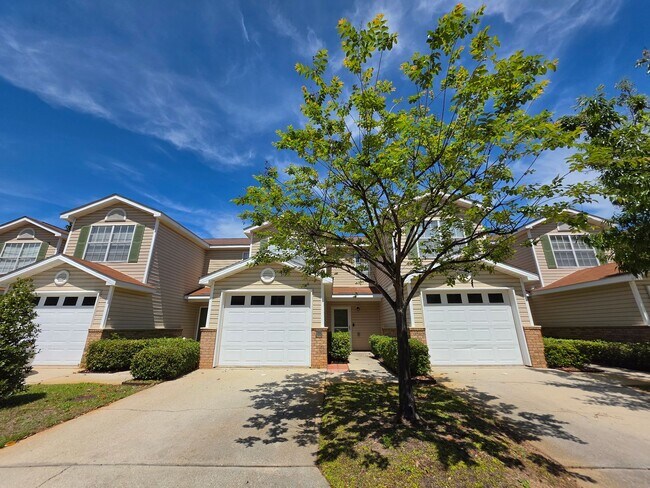 Building Photo - Gulf Shores town home with garage