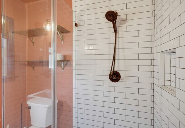 Building Photo - Historic Charm Meets Modern Living – Stunning 5 Bedroom Home on Iconic Myrtle Avenue