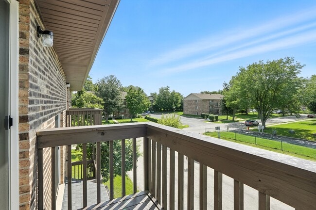 Building Photo - 8310 Woodland Dr