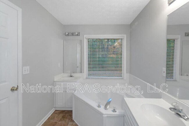 Building Photo - 30 Allen Oaks Way