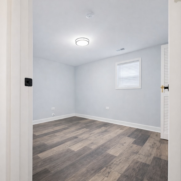 Building Photo - 1220 S Avers Ave