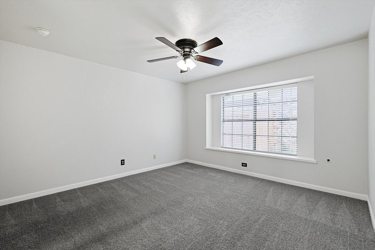Building Photo - 2825 Windsor Dr