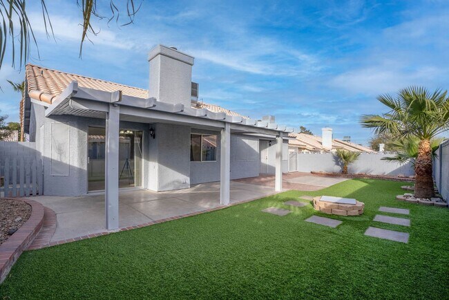 Building Photo - 2205 Riderwood Ave