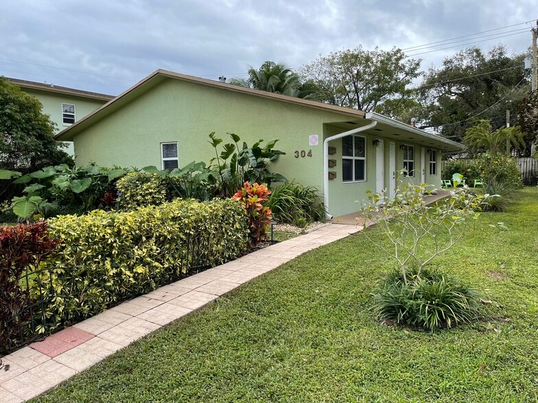 Building Photo - 304 SW 16th Ct