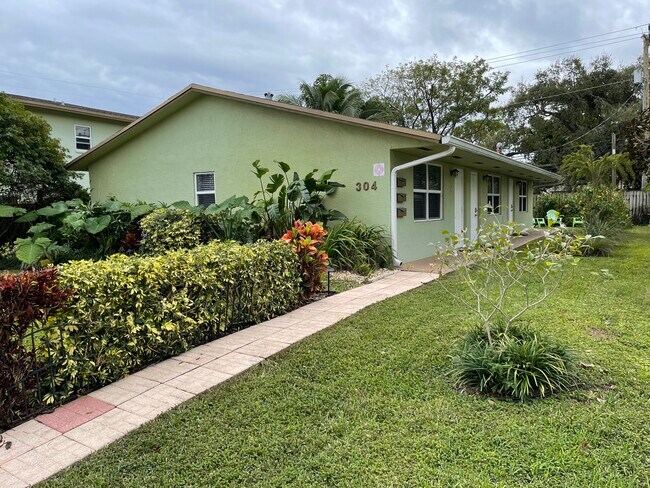 Building Photo - 304 SW 16th Ct