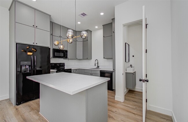 Building Photo - 4603 Edison St